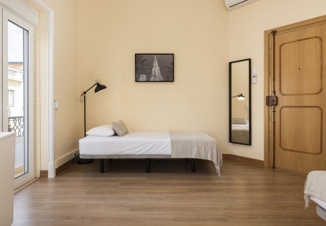  em Faro - City Rooms - Dubai - Private room by HD