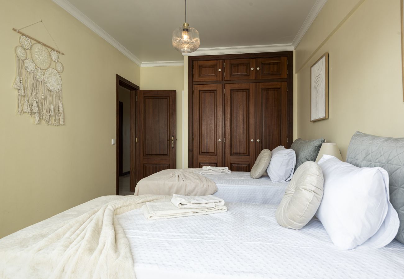 Apartamento em Quarteira - Oceanides - Sea front with pool by HD