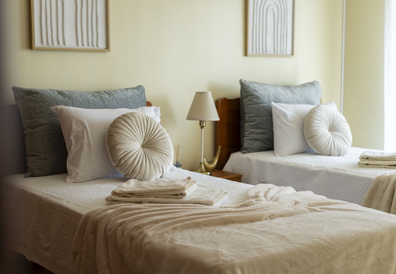 Apartamento em Quarteira - Oceanides - Sea front with pool by HD