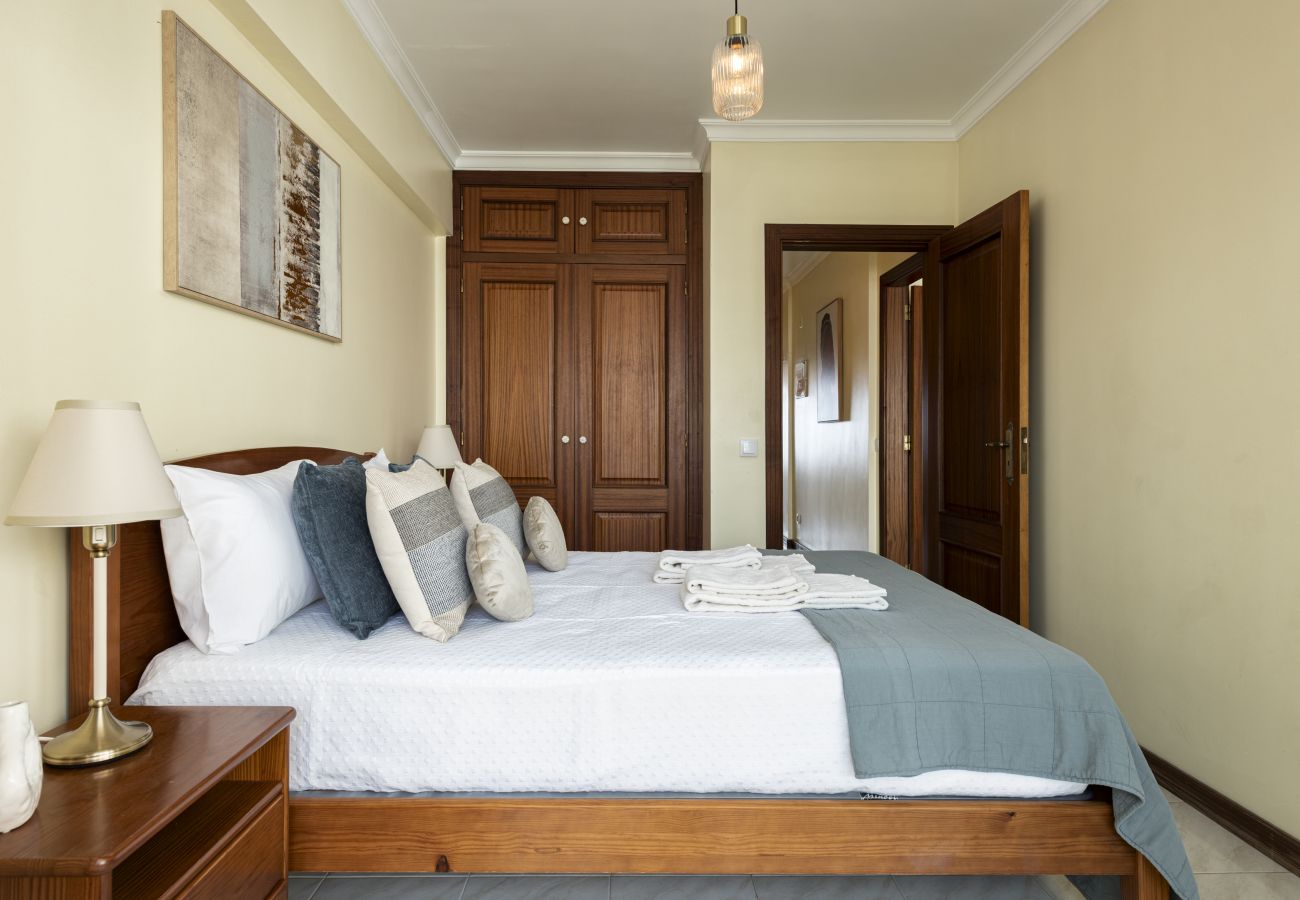 Apartamento em Quarteira - Oceanides - Sea front with pool by HD