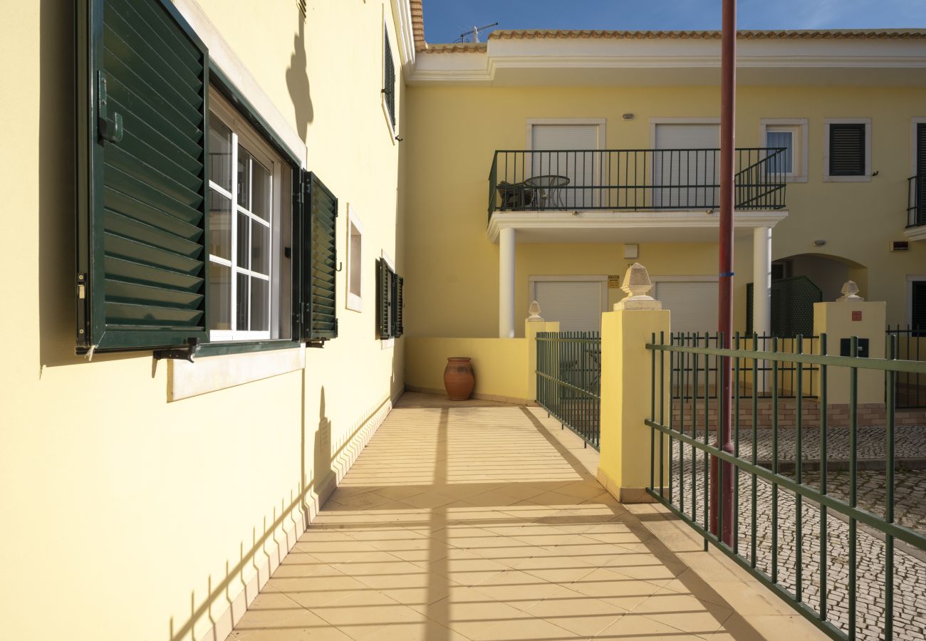 Apartamento em Vilamoura - Mar e Golfe - Pool with golf view by HD