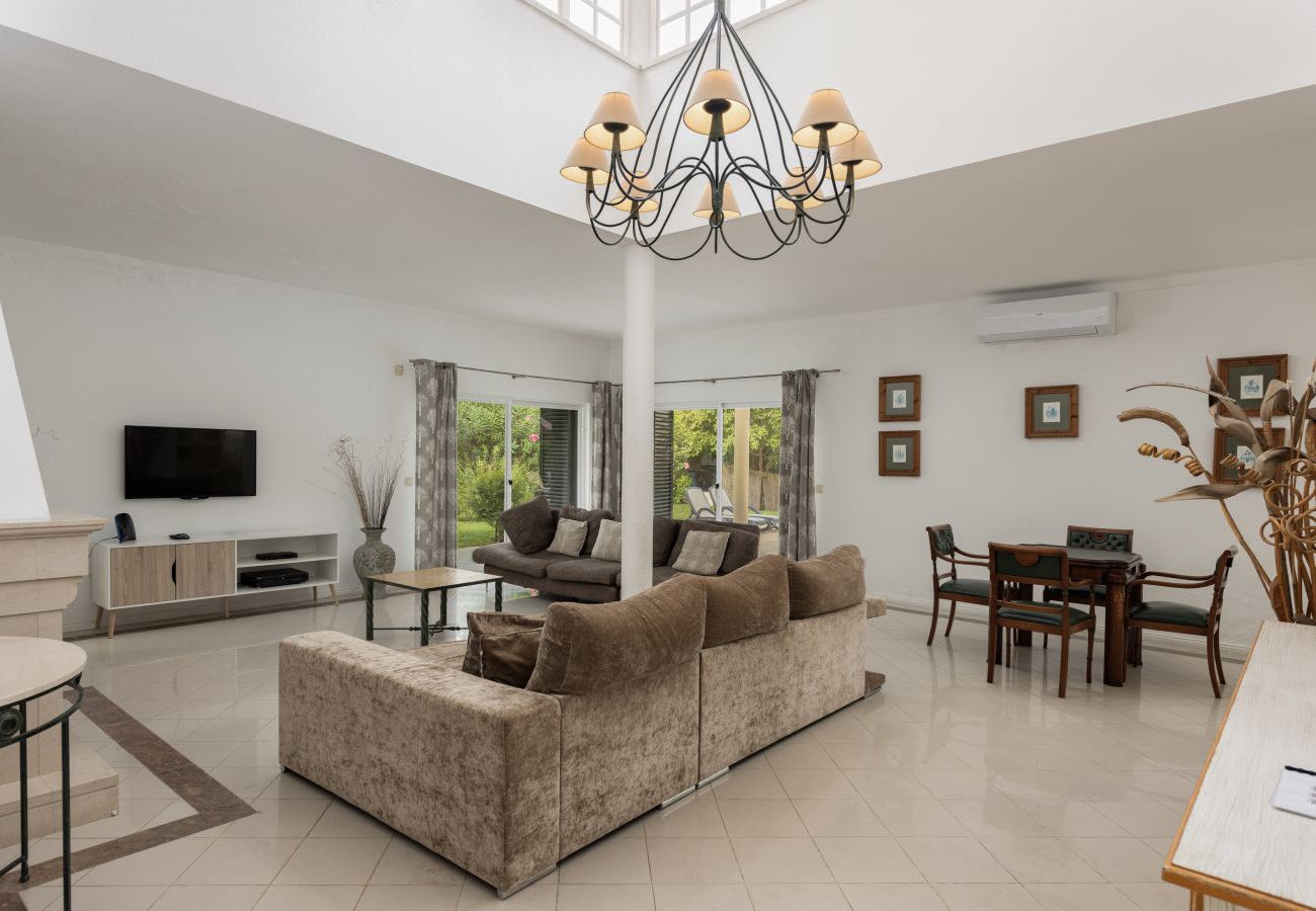 Villa em Vilamoura - Vila Popa - Golf Front with Games Room by HD"