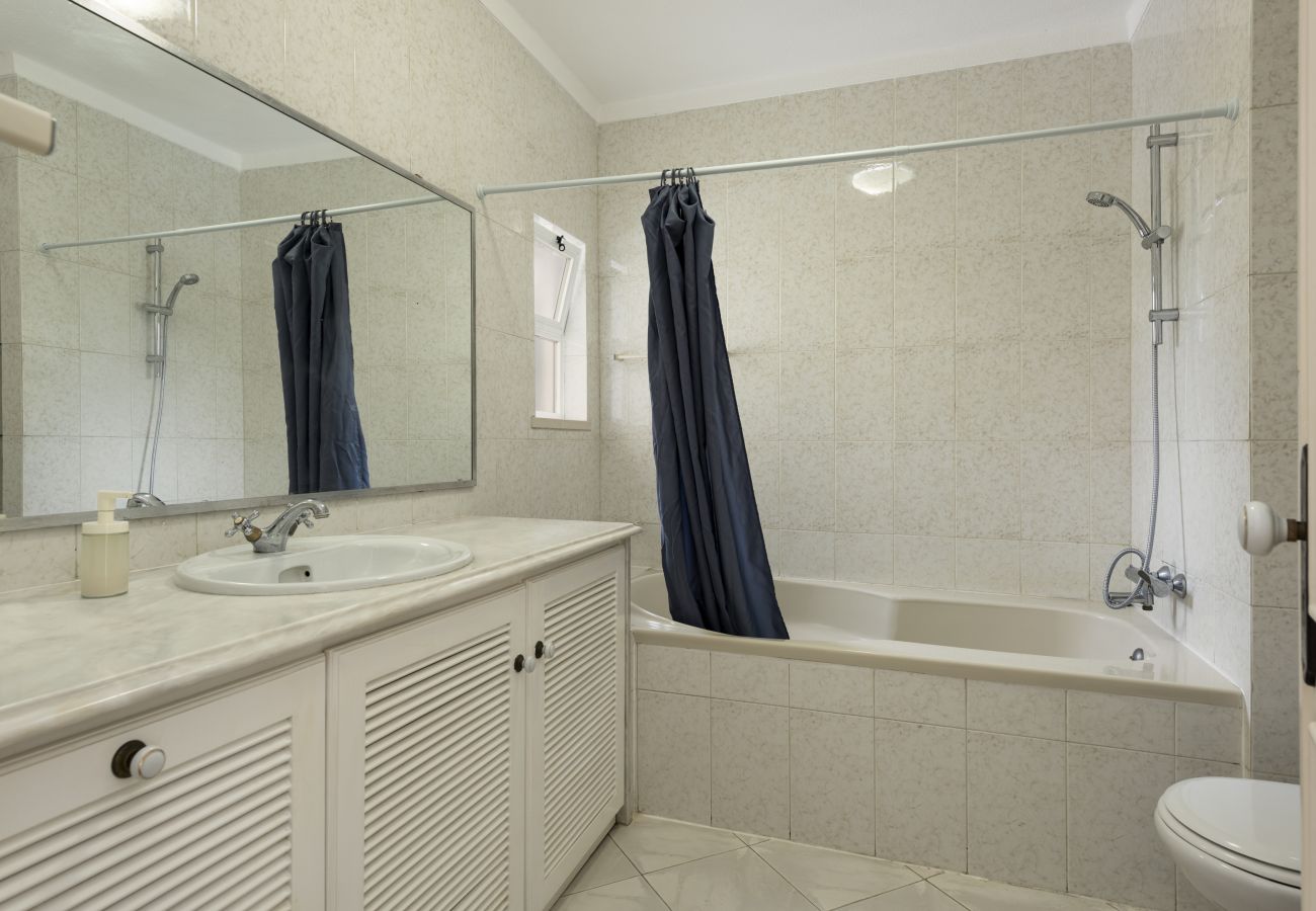 Villa em Vilamoura - Vila Popa - Golf Front with Games Room by HD"