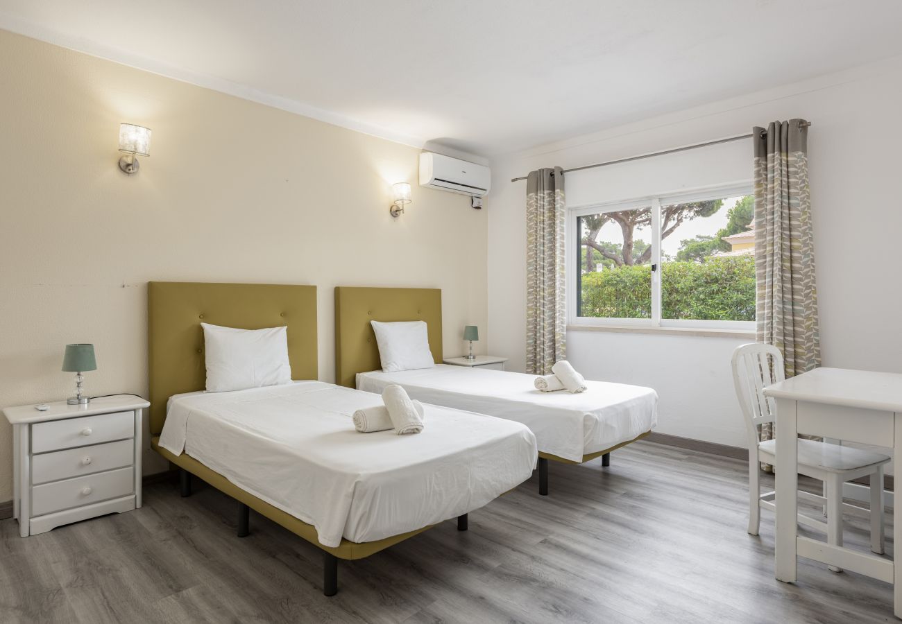 Villa em Vilamoura - Vila Popa - Golf Front with Games Room by HD"