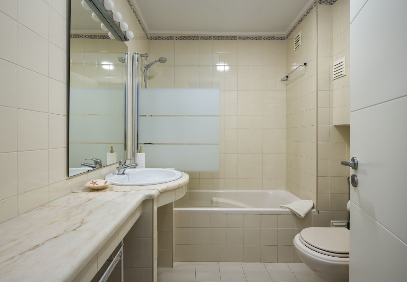 Apartamento em Vilamoura - Vilamoura Secret - City center with pool by HD