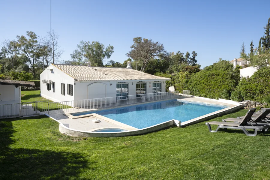 VILA HD heated pool &ndash; By HD