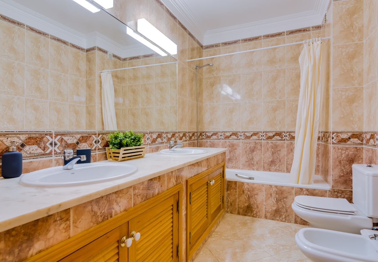 Apartment in Quarteira - Atlântico View - Beach front - Quarteira