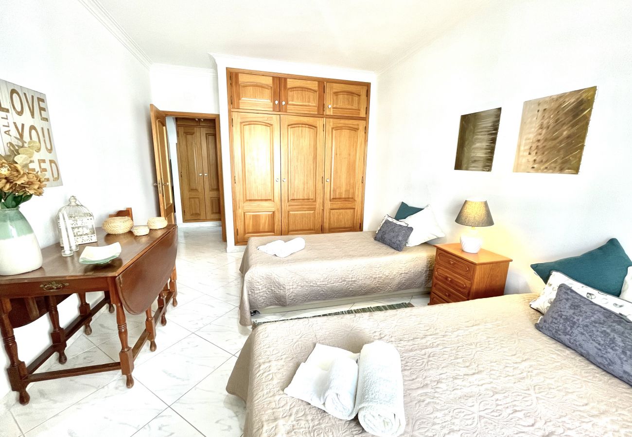 Apartment in Quarteira - Atlântico View - Beach front - Quarteira