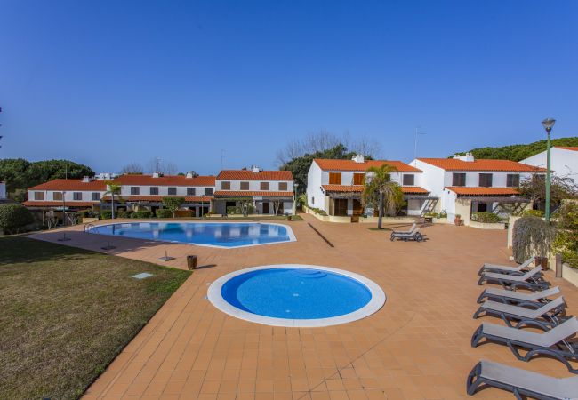 Apartment in Quarteira - Vilar do Jardim - Terrace and Pool - Vilamoura by Apartment in Quarteira - Vilar do Jardim - Terrace and Pool - Vilamoura by