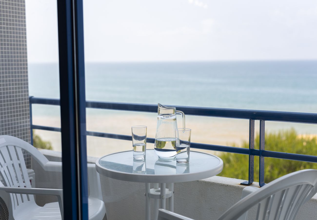 Apartment in Quarteira - Oceanides - Sea front with pool by HD