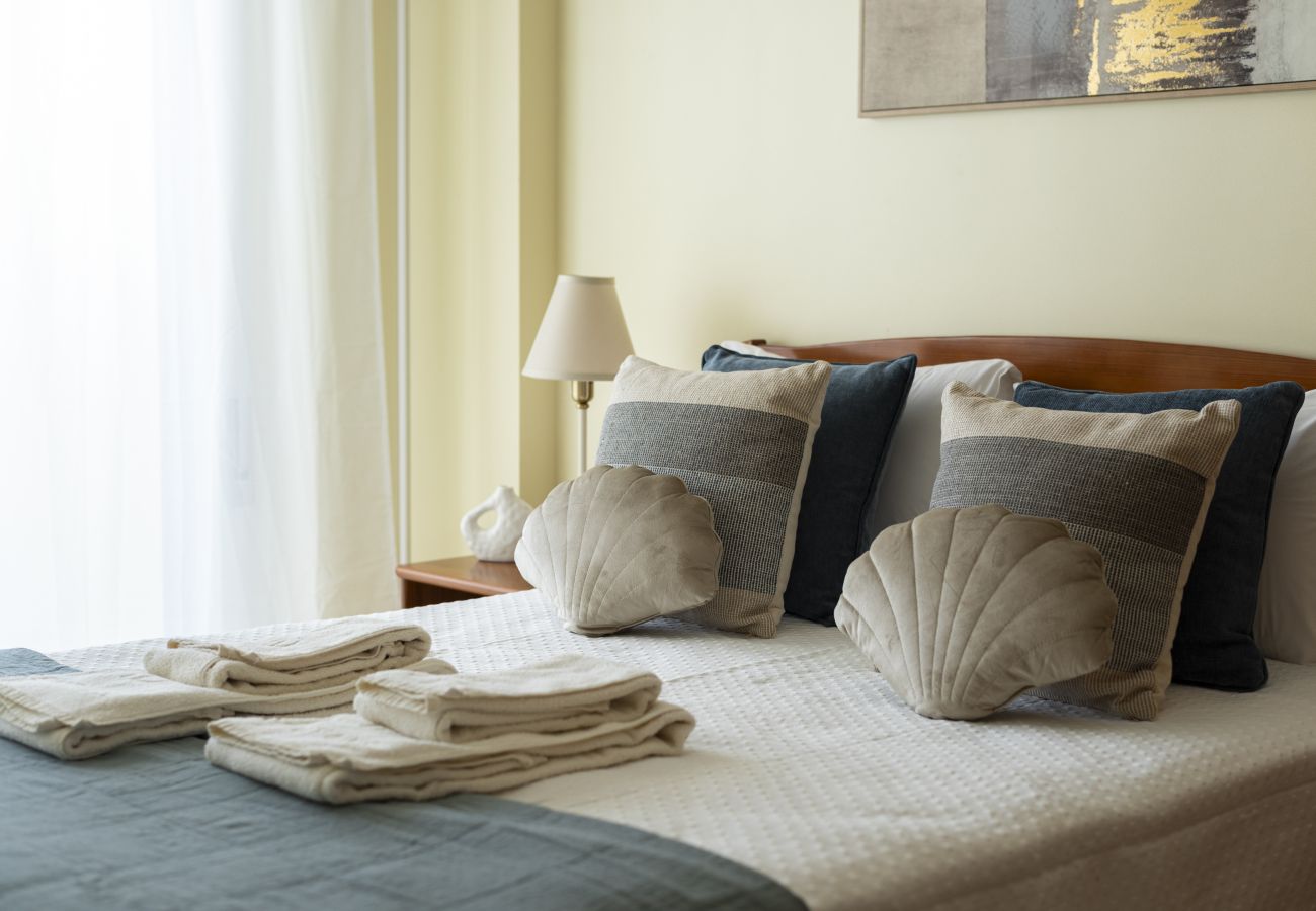 Apartment in Quarteira - Oceanides - Sea front with pool by HD