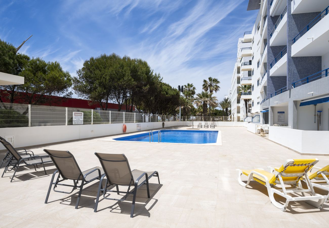 Apartment in Quarteira - Oceanides - Sea front with pool by HD