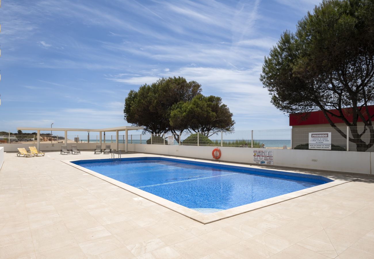 Apartment in Quarteira - Oceanides - Sea front with pool by HD