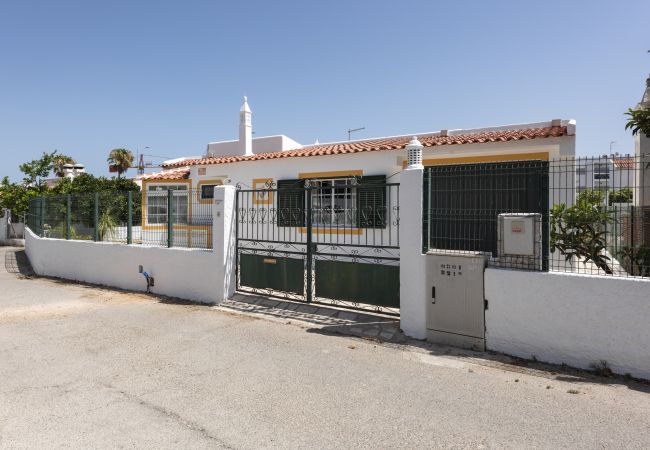 Villa in Albufeira - Vila Coelho - City center with pool by HD Villa in Albufeira - Vila Coelho - City center with pool by HD