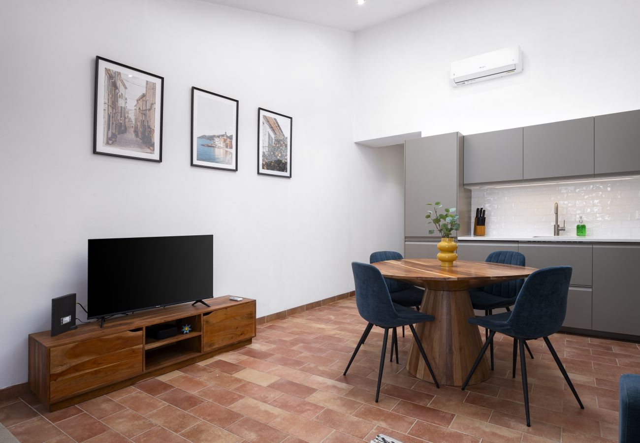 House in Faro - Trevo Laranja - Traditional House by HD