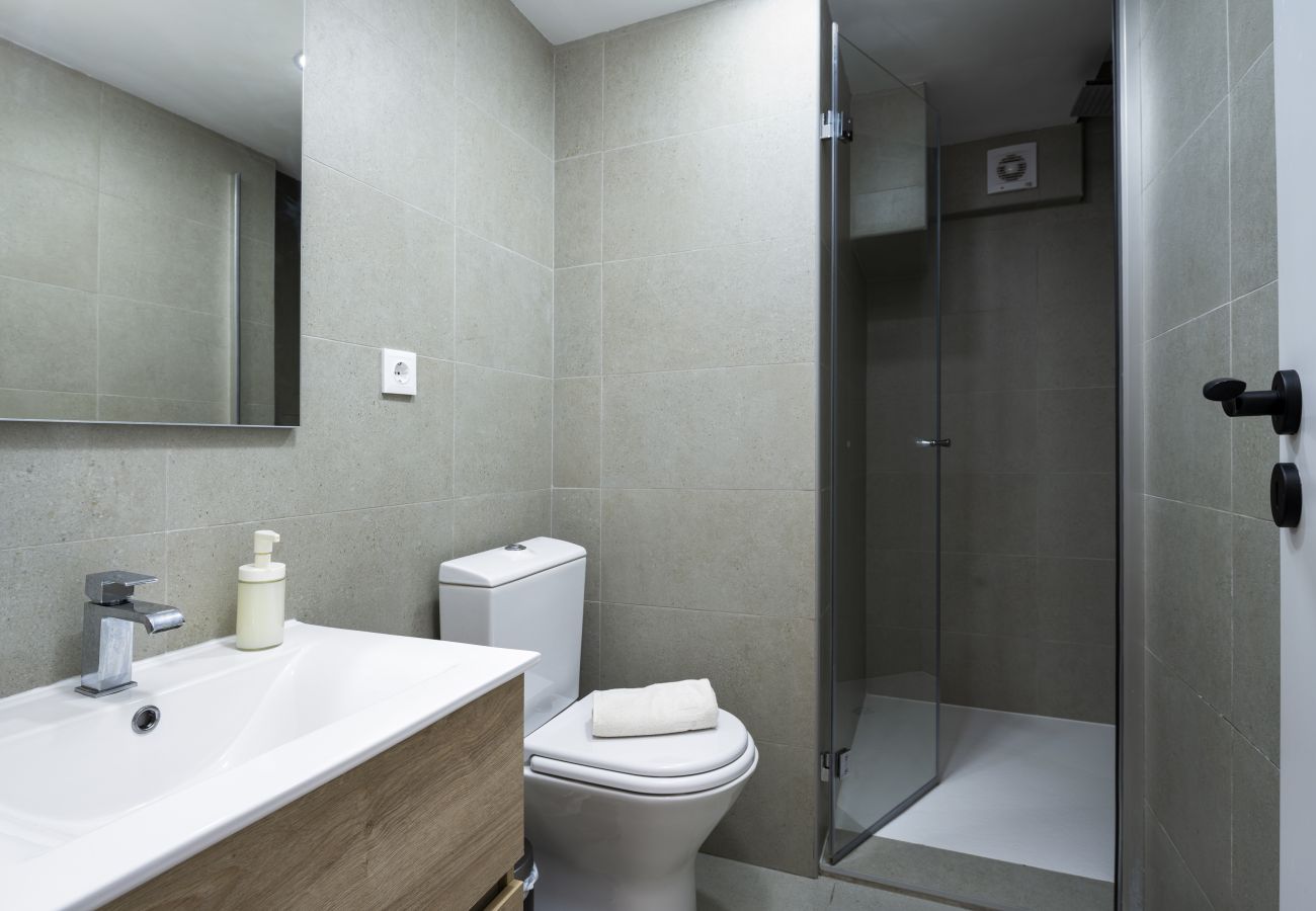 House in Faro - Trevo Laranja - Traditional House by HD