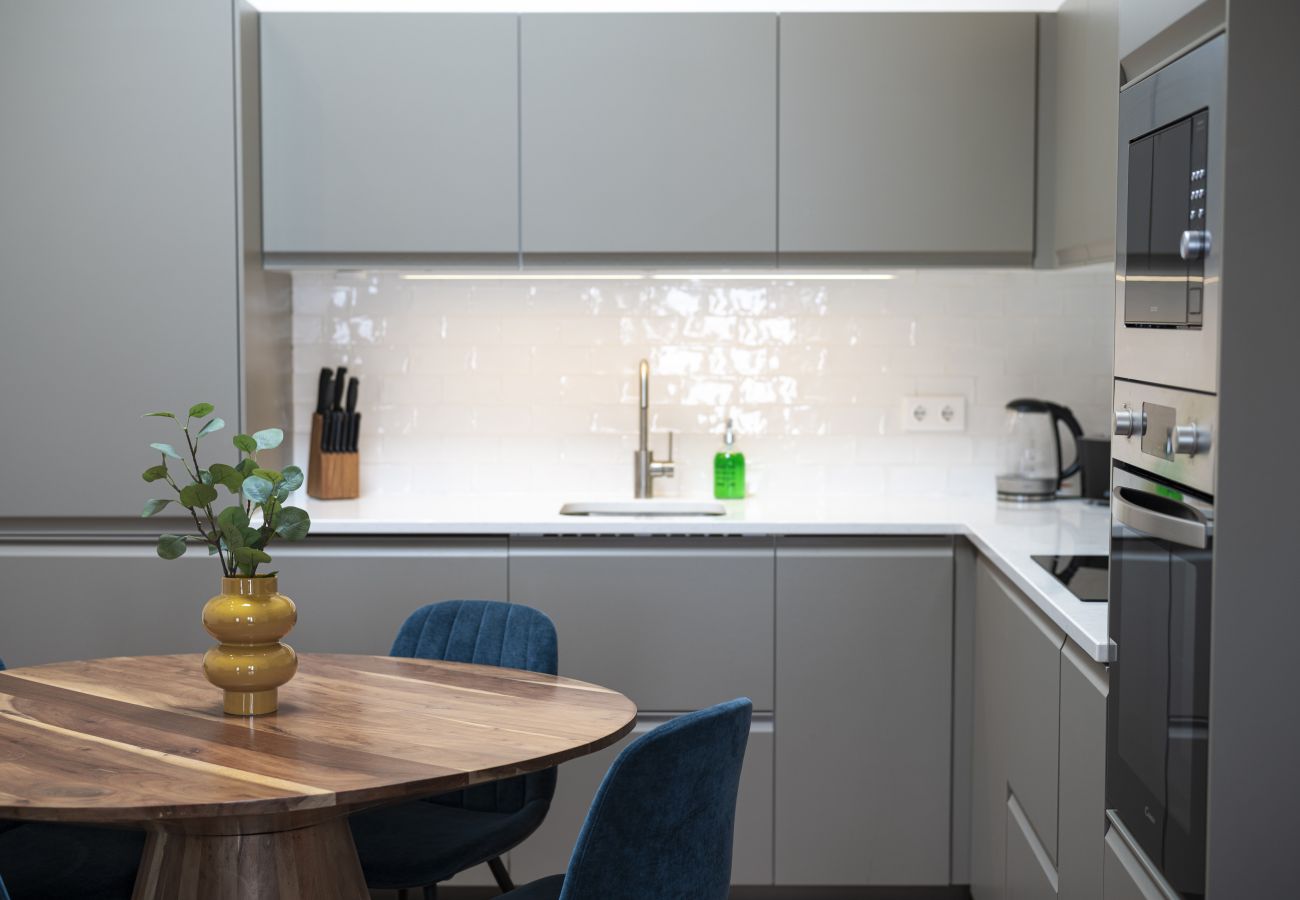 House in Faro - Trevo Laranja - Traditional House by HD