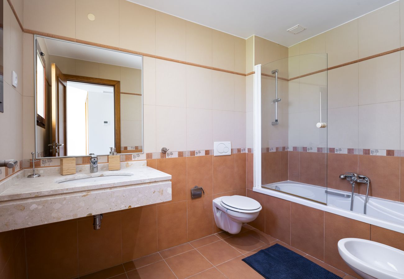 Villa in Quarteira - Vila padel with pool - by Hdproperties