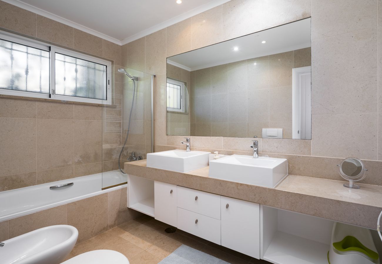 Villa in Quarteira - Vila Gabriel private vila -by hdproperties